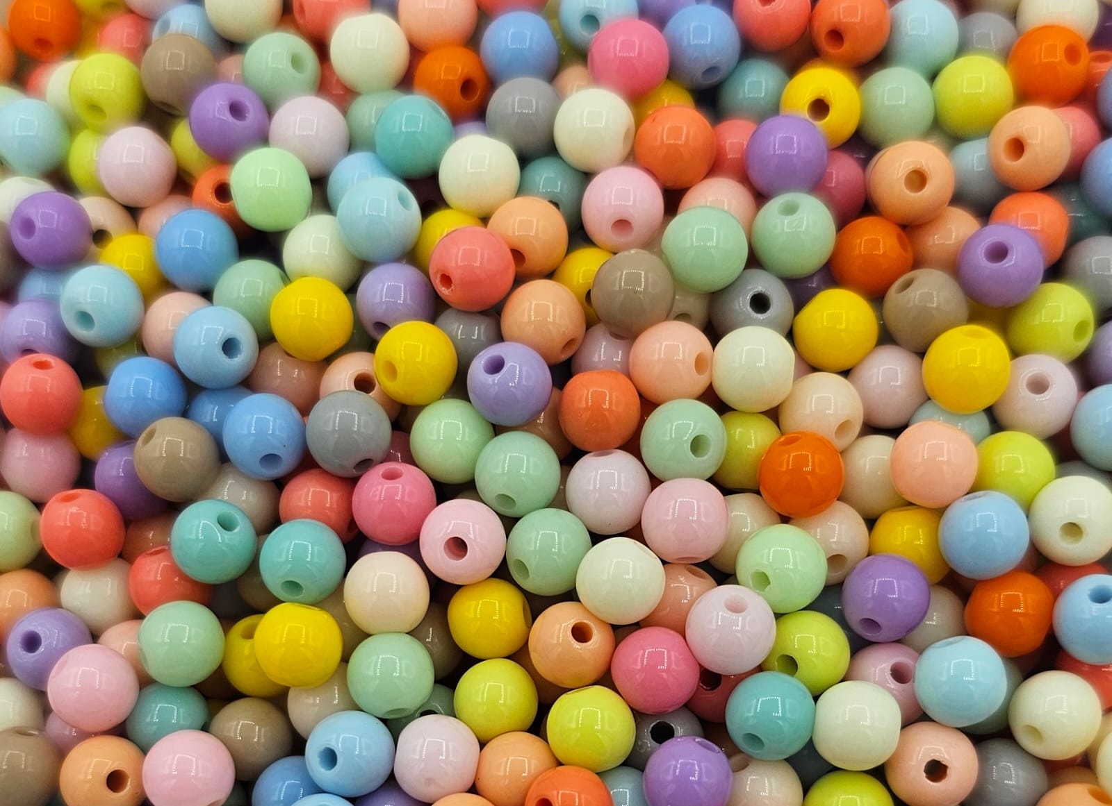 BOLINHA PLASTICA LISA LEITOSA N6 COM APROXIMADAMENTE 100  UNIDADES